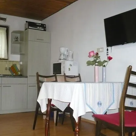 Haus Altendeich 2 *